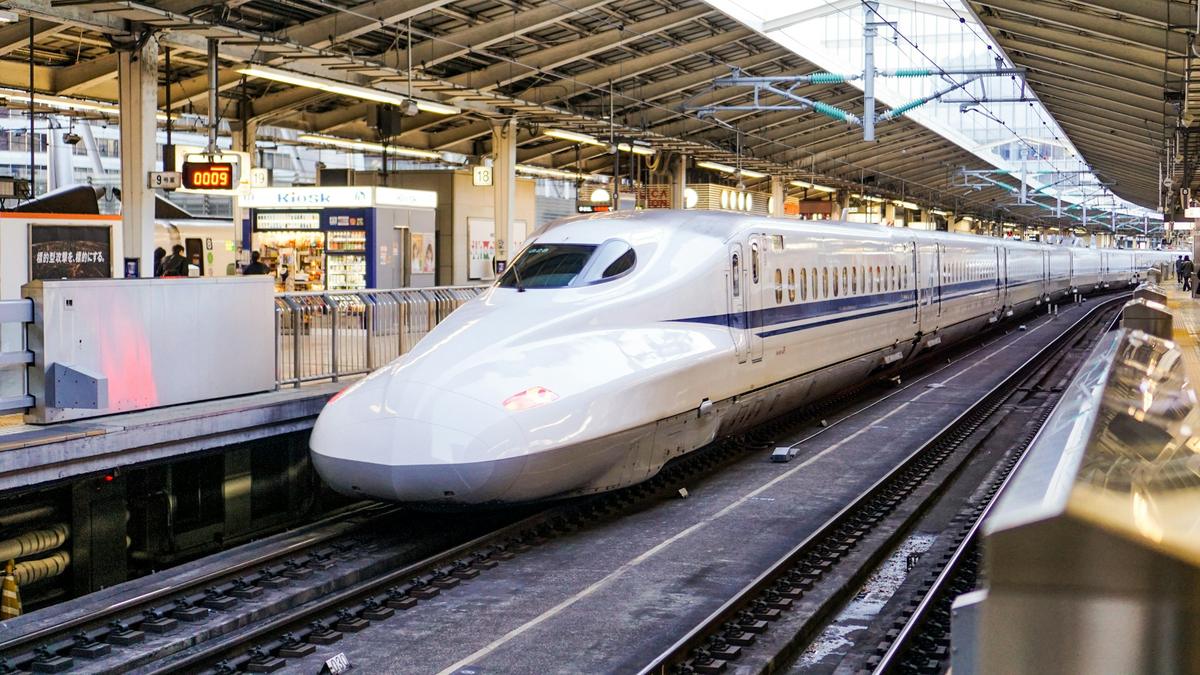 Un Shinkansen N700 en la estación de Tokio